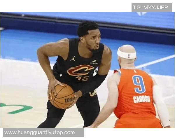 米切尔上半场状态低迷仅得6分球队遭遇严防表现不佳需调整策略